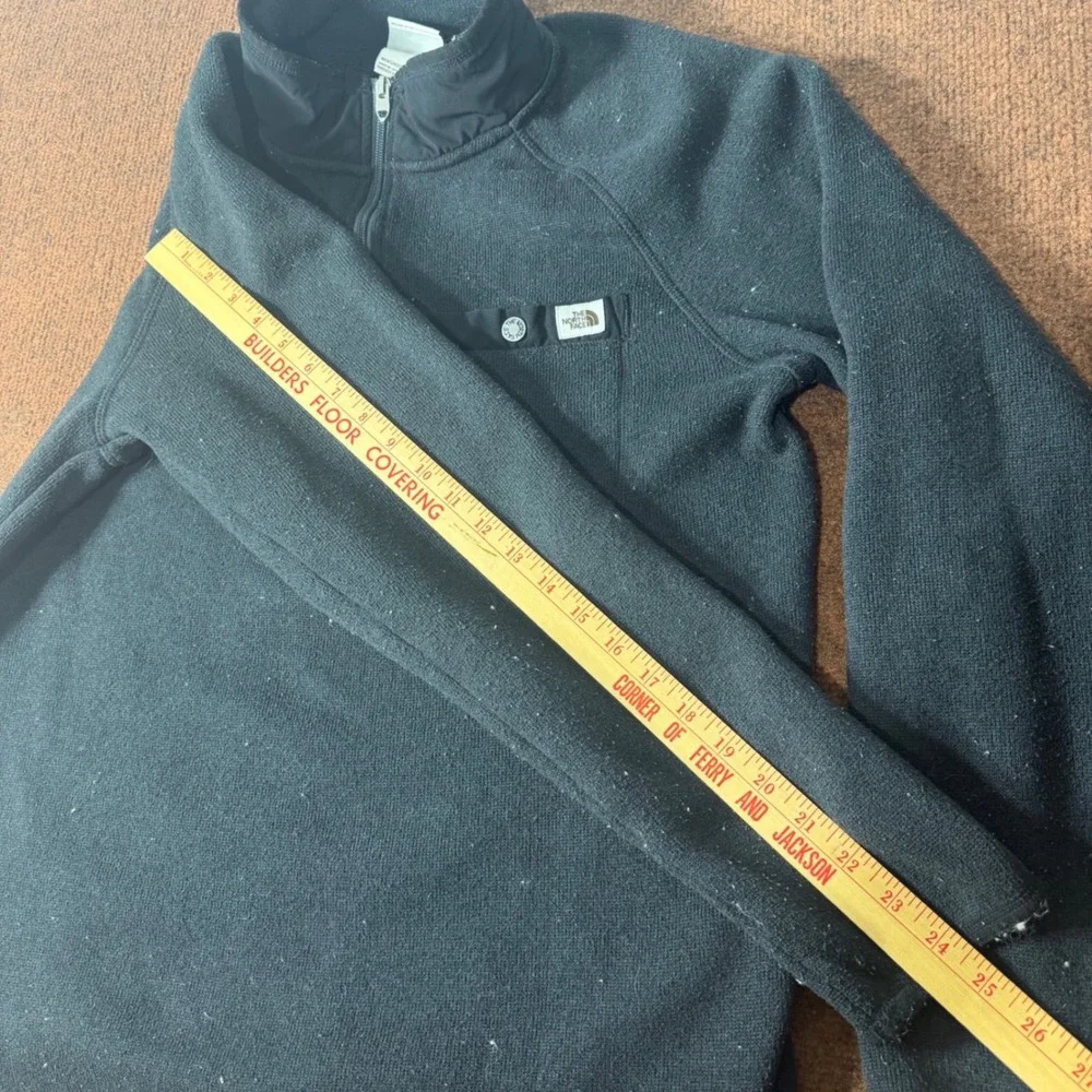 B- The North Face Mens Black Quarter Zip Fleece Pullover Jacket Size Medium